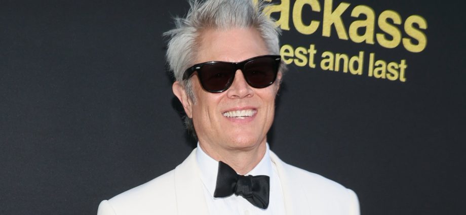 johnny-knoxville-embraces-lgbtq+-jackass-fans:-‘it’s-really-gay’