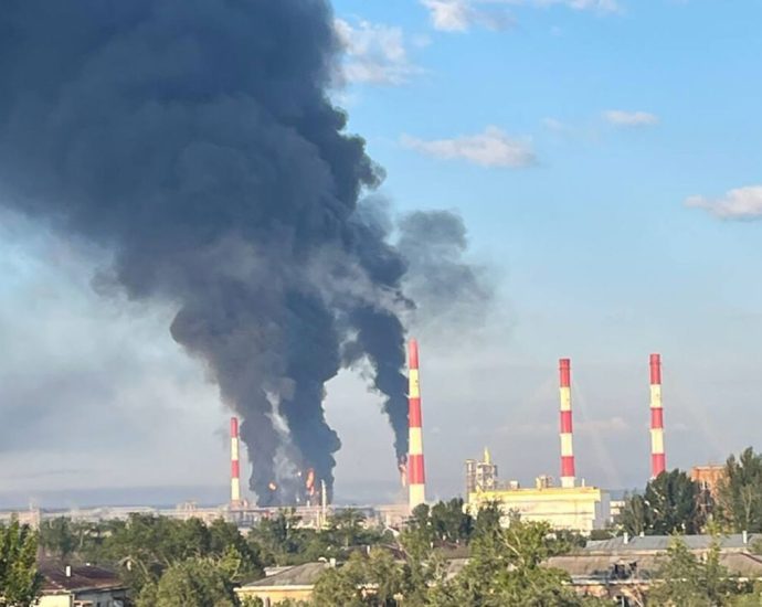 ukraine-burned-half-of-russia’s-oil-refining,-made-moscow’s-diesel-ban-for-three-days,-ukrainian-analyst-says