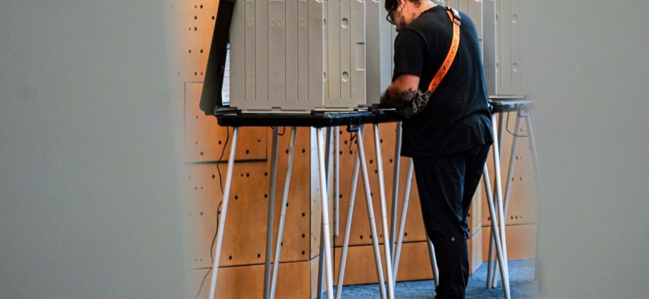 supreme-court-strikes-down-us-campaign-spending-limits-in-landmark-ruling
