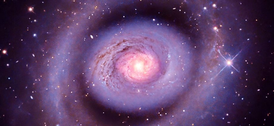 nasa’s-chandra-reveals-‘red,-white,-blue’-universe-for-us-250th