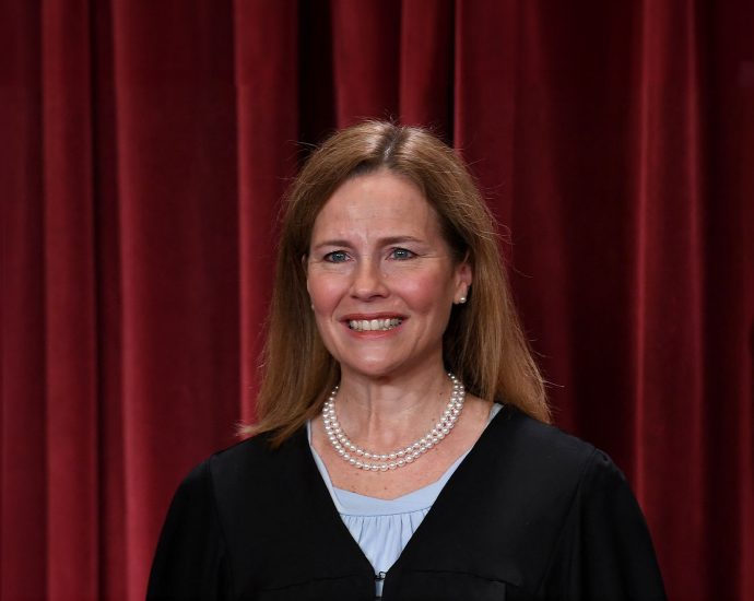 scotus-birthright-citizenship-decision:-maga-brands-amy-coney-barrett-“dei-hire”-over-“betrayal”