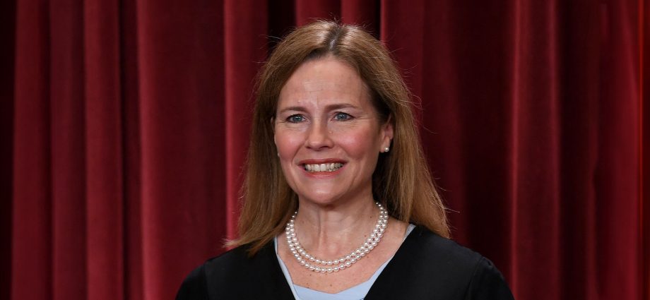 scotus-birthright-citizenship-decision:-maga-brands-amy-coney-barrett-“dei-hire”-over-“betrayal”