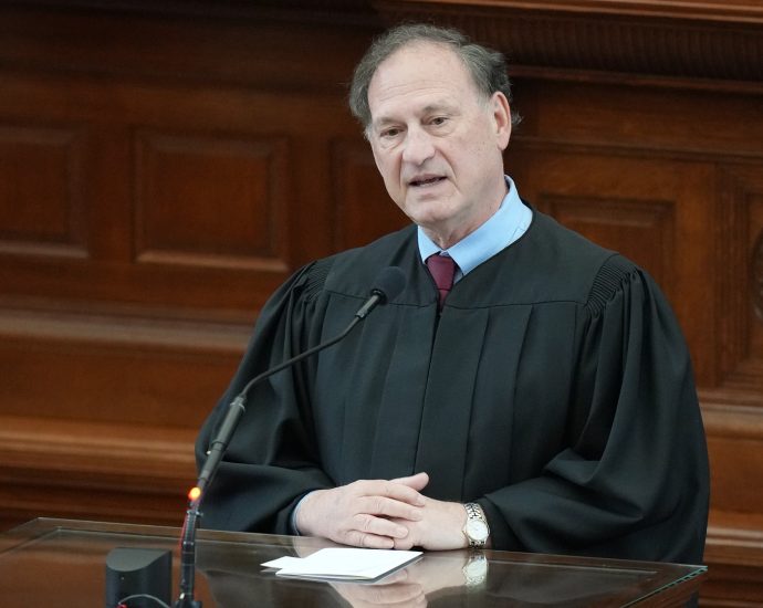 npr-falsely-reported-a-supreme-court-justice-was-retiring.-the-internet-noticed