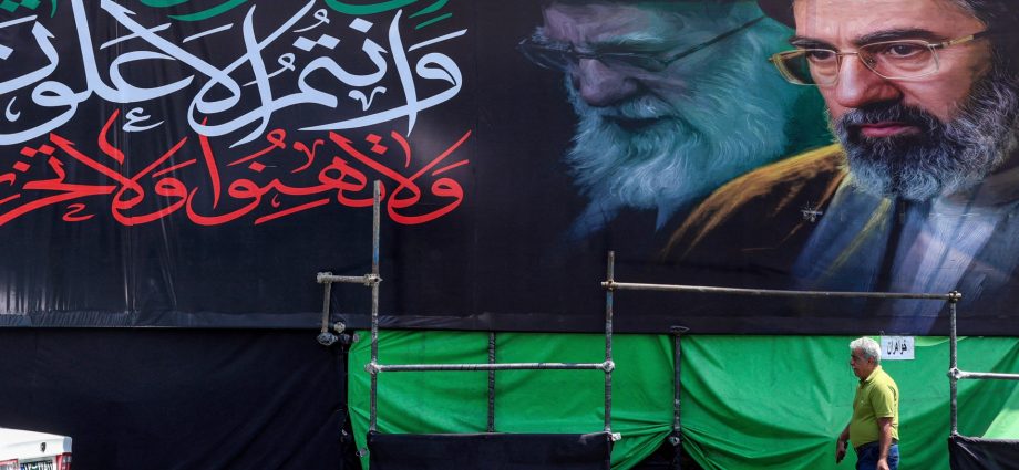 iran-war-live:-qatar’s-pm-meets-us-envoys;-tehran-holds-firm-on-conditions