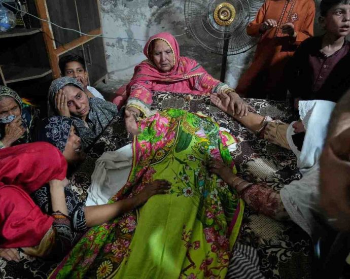 tutoring-centre-roof-collapses-killing-14-children-in-pakistan