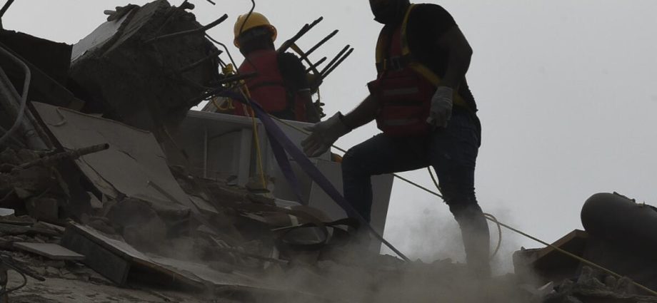 his-family-trapped-in-venezuelan-quakes,-he-turned-to-social-media-for-help