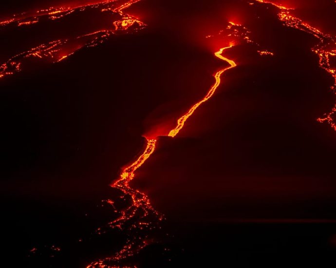 drone-captures-rivers-of-lava-flowing-down-mount-etna