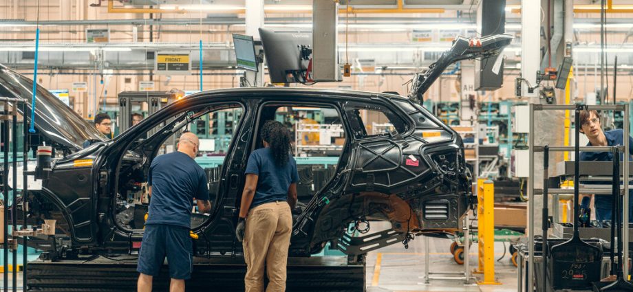 bmw-will-build-a-new-electric-suv.-in-south-carolina