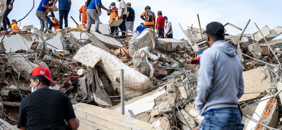 venezuela’s-huge-needs-are-not-being-met-by-earthquake-response,-group-warns