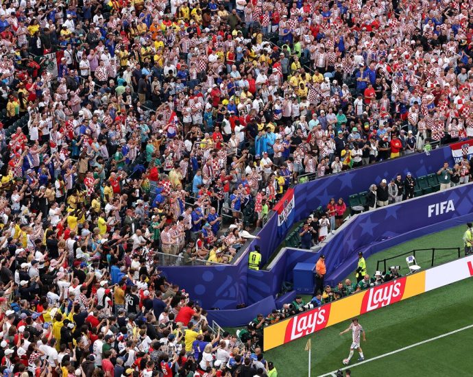 world-cup’s-knockout-rounds-collide-with-a-massive-heat-wave