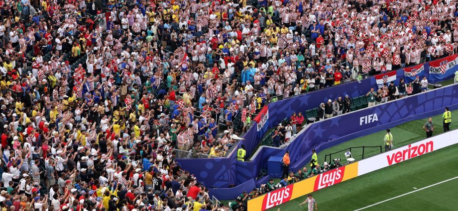world-cup’s-knockout-rounds-collide-with-a-massive-heat-wave