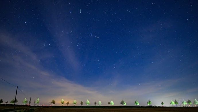 planned-1.7-million-satellites-‘devastating’-for-astronomy-by-making-night-sky-brighter
