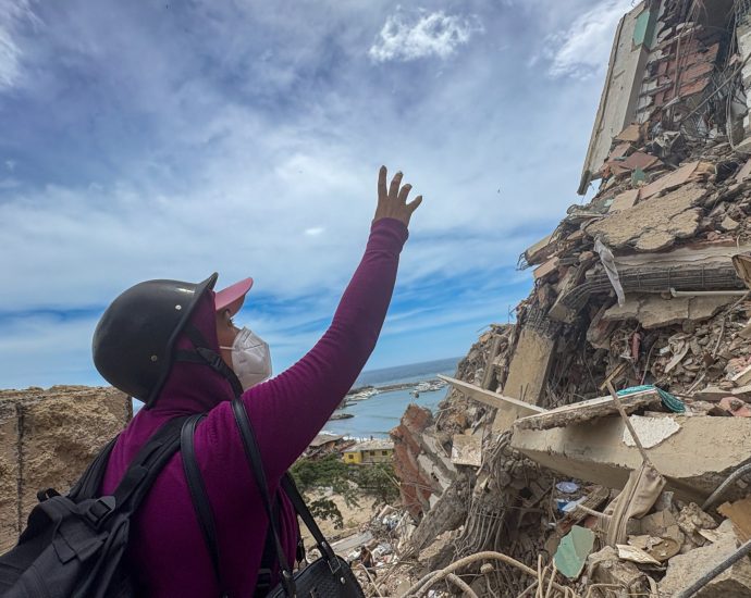as-venezuela-responds-to-earthquake-devastation,-volunteers-take-charge