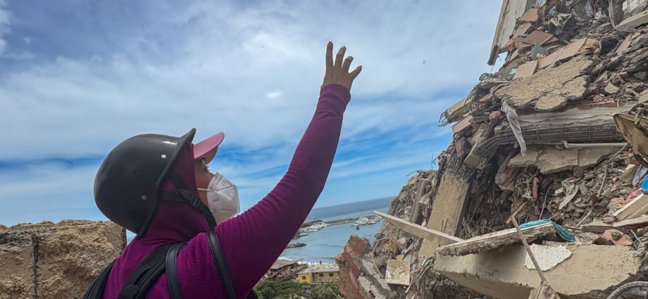 as-venezuela-responds-to-earthquake-devastation,-volunteers-take-charge