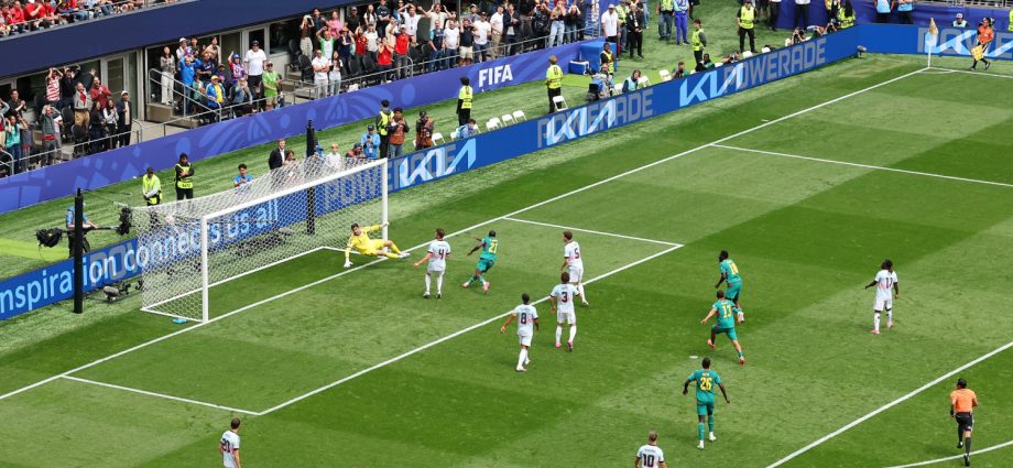¡golazo-colectivo!-habib-diarra-marca-el-primero-de-senegal-ante-belgica