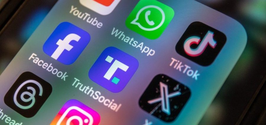 more-than-half-of-americans-support-banning-social-media-for-youth:-survey