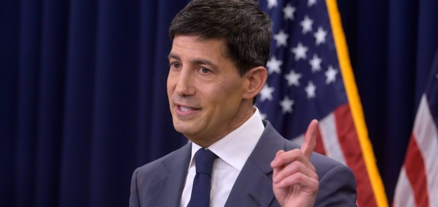 fed’s-warsh-downplays-inflation-fears,-offers-no-hint-on-upcoming-rate-decision