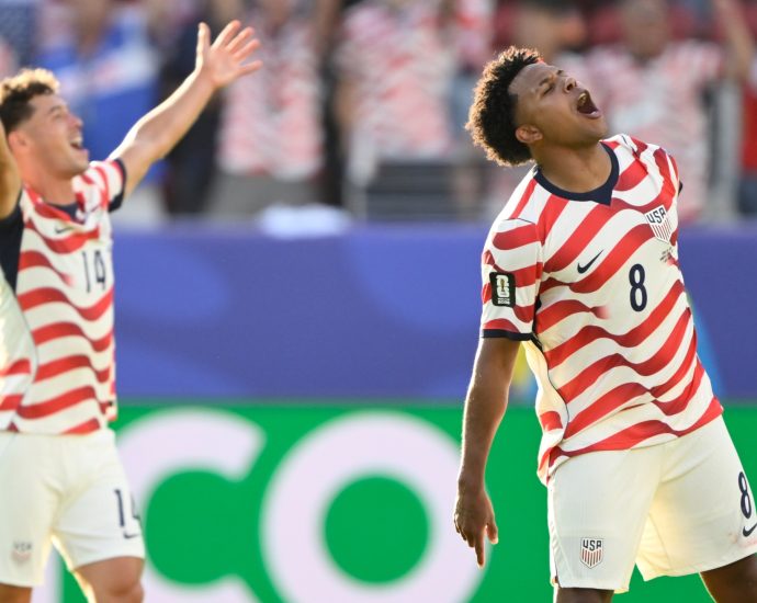 usa-beat-bosnia-2-0-despite-balogun-red-card,-enter-world-cup-last-16
