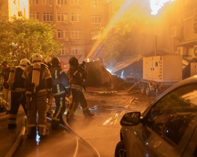 kyiv-attacked-after-ukraine’s-zelenskyy-warns-of-‘massive-russian-strike’