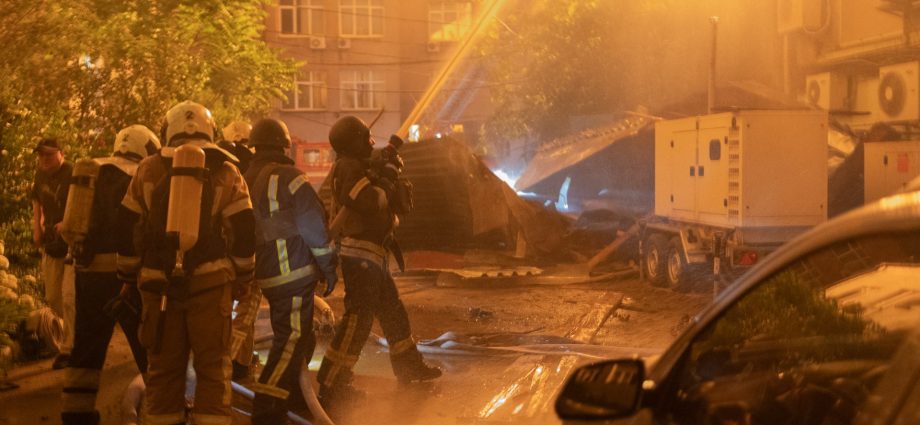 kyiv-attacked-after-ukraine’s-zelenskyy-warns-of-‘massive-russian-strike’