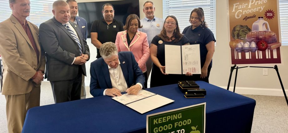 ‘scorched-earth’-deed-restrictions-can-keep-grocers-out-of-food-deserts.-states-are-fighting-back