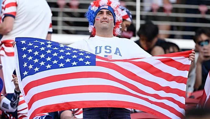 us-fans-celebrate-world-cup-last-16-spot