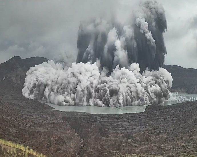 philippines-volcano-erupts-blasting-plumes-of-ash-and-steam