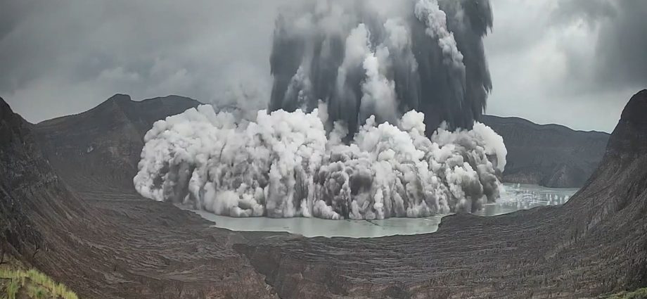 philippines-volcano-erupts-blasting-plumes-of-ash-and-steam
