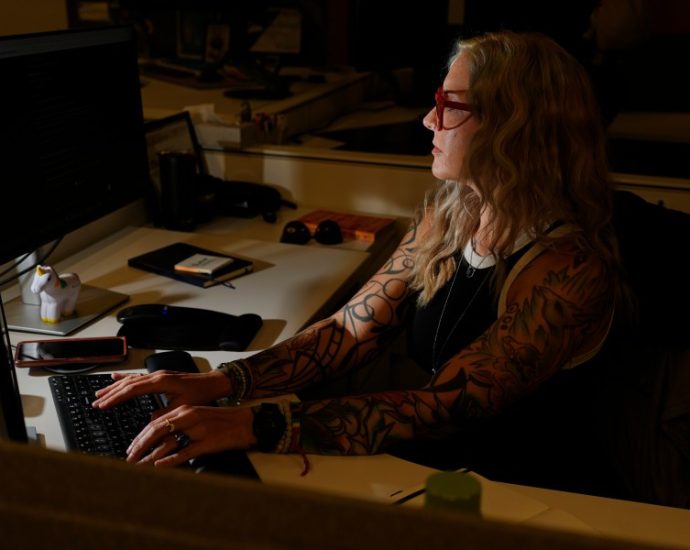 a-grim-job-outlook-meets-a-scrappy-workforce-as-administrative-assistants-harness-ai