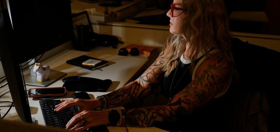 a-grim-job-outlook-meets-a-scrappy-workforce-as-administrative-assistants-harness-ai
