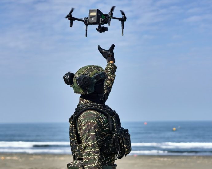 us-diplomat-encourages-taiwan-to-become-drone-‘hornet’s-nest’