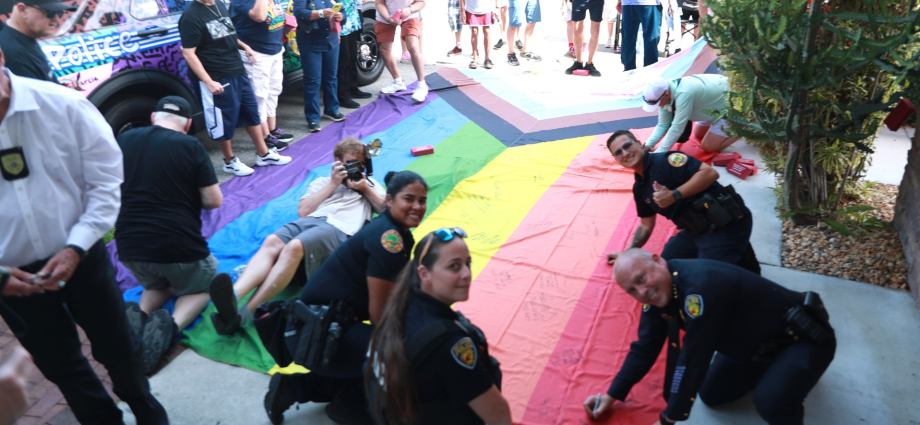 police-chiefs-join-stonewall-reenactment-in-powerful-pride-finale