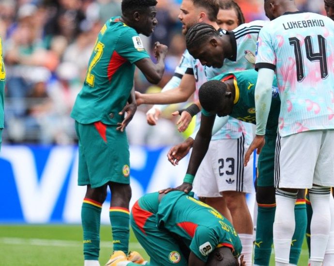 controversial-penalty-ends-senegal’s-fifa-world-cup-run-against-belgium