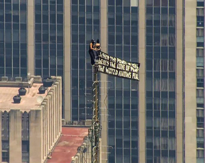 daredevil-couple-who-scaled-the-empire-state-hit-with-reckless-endangerment-charges