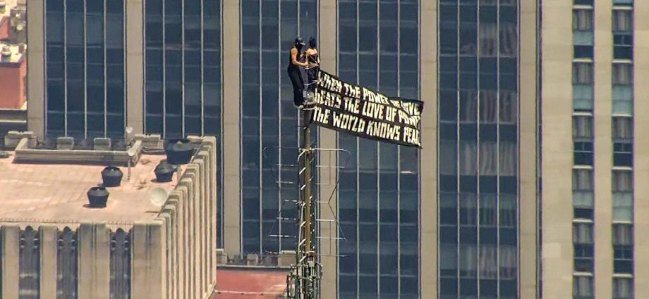 daredevil-couple-who-scaled-the-empire-state-hit-with-reckless-endangerment-charges