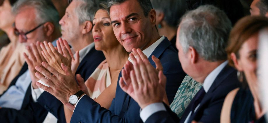 spain-immigration-scheme-sees-1.2-million-apply-for-legal-status