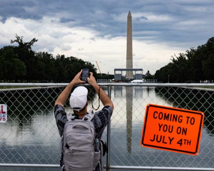 the-traitor-wants-to-show-off-dc-for-the-fourth.-his-construction-is-in-the-way