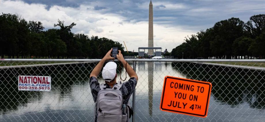 the-traitor-wants-to-show-off-dc-for-the-fourth.-his-construction-is-in-the-way