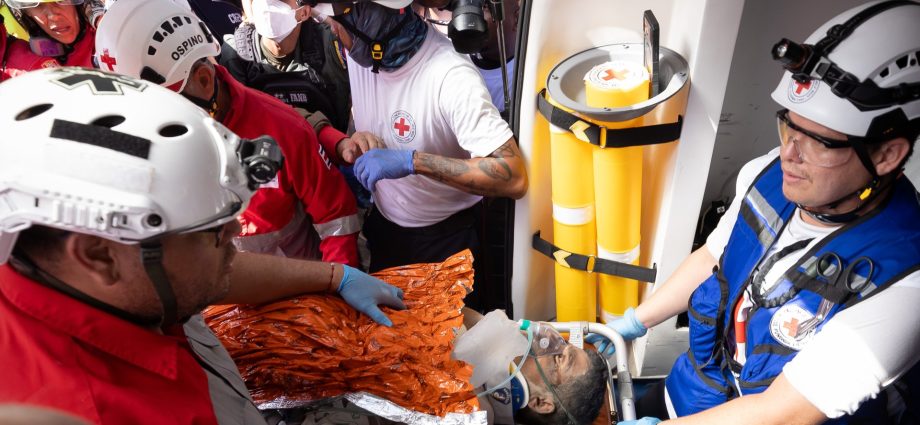 ‘miracle’:-trapped-man-rescued-eight-days-after-venezuela-earthquakes