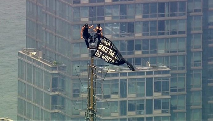 daredevil-couple-charged-with-felonies-for-empire-state-building-proposal-stunt