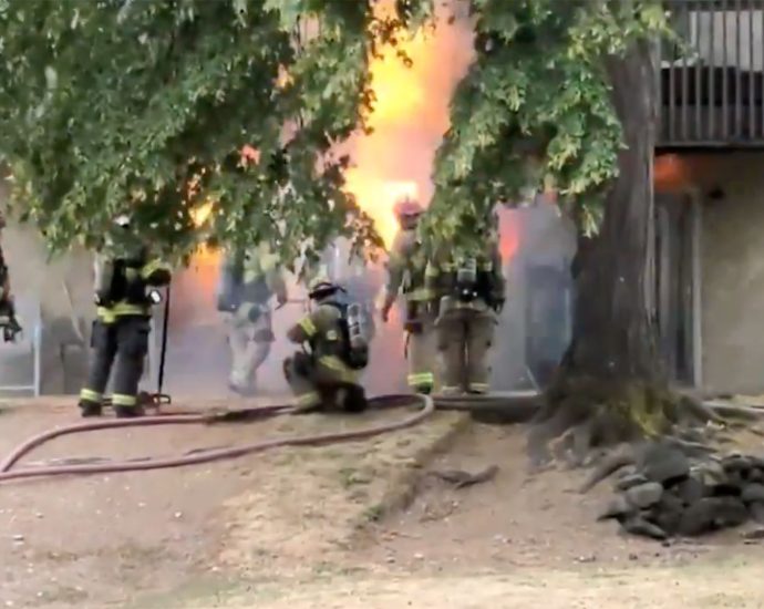 powerful-explosion-as-firefighters-probe-smoke-at-tacoma-apartment