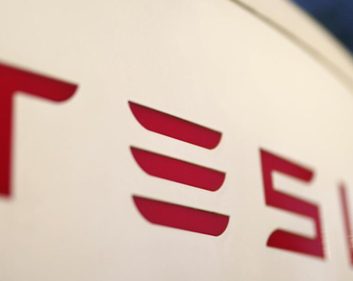 first-recorded-tesla-semi-crash-kills-two-people-in-nevada