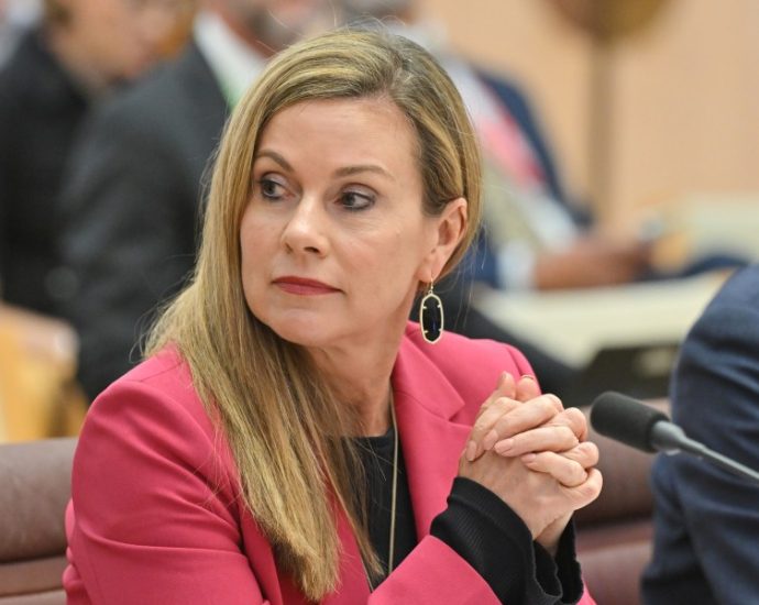australian-prime-minister-condemns-delay-of-changes-to-child-social-media-ban