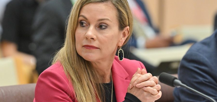 australian-prime-minister-condemns-delay-of-changes-to-child-social-media-ban