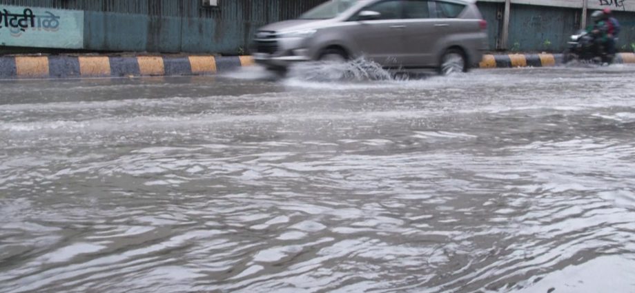 heavy-rain-floods-mumbai-during-intense-monsoon-spell
