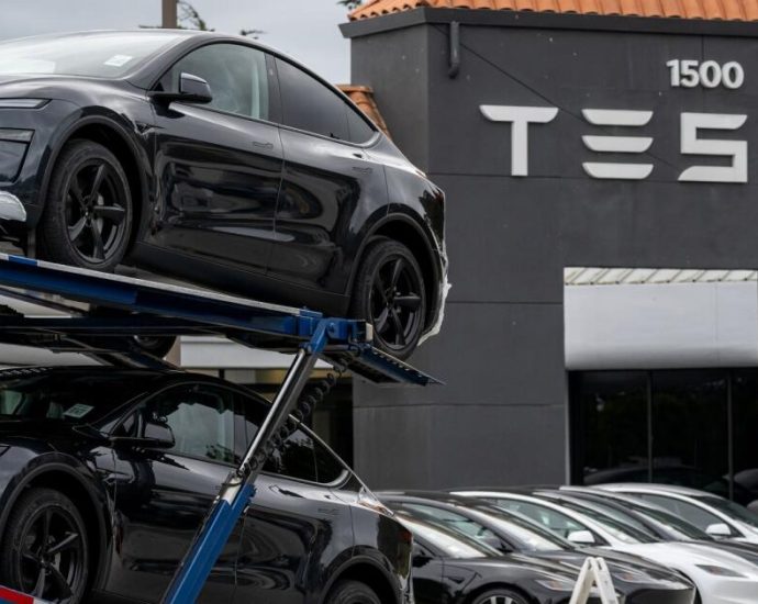 tesla-sales-surge-past-expectations-even-as-byd-keeps-the-global-ev-crown