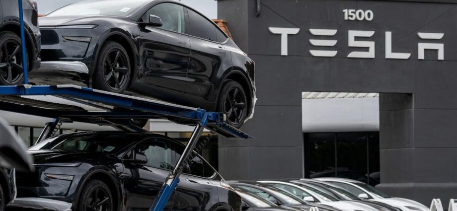 tesla-sales-surge-past-expectations-even-as-byd-keeps-the-global-ev-crown