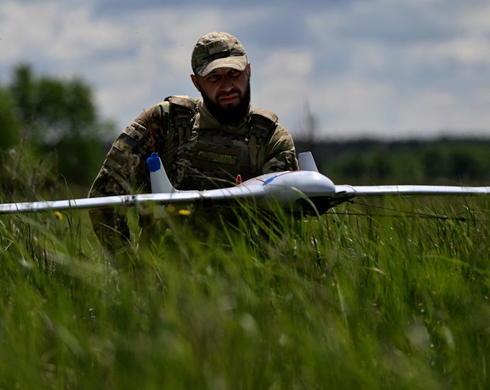 polish-minister-says-ukraine-stalled-‘migs-for-drones’-deal