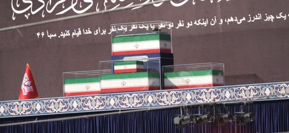 masses-of-iranians-defy-heatwave-on-second-day-of-khamenei’s-funeral