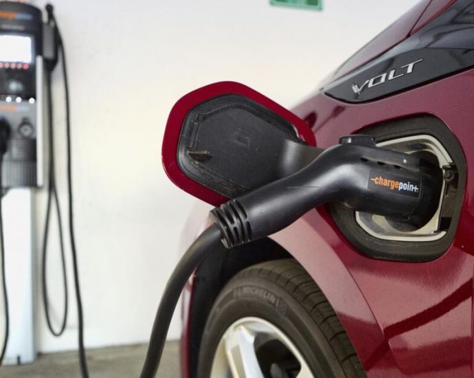 california-is-bringing-back-ev-rebates.-this-is-how-to-get-one